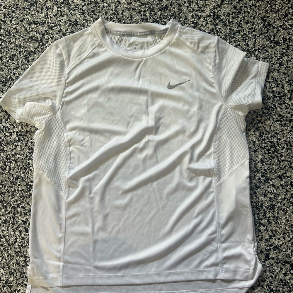 WOMENS NIKE DRI FIT T-SHIRT WITH MESH FABRIC, SIZE MEDIUM